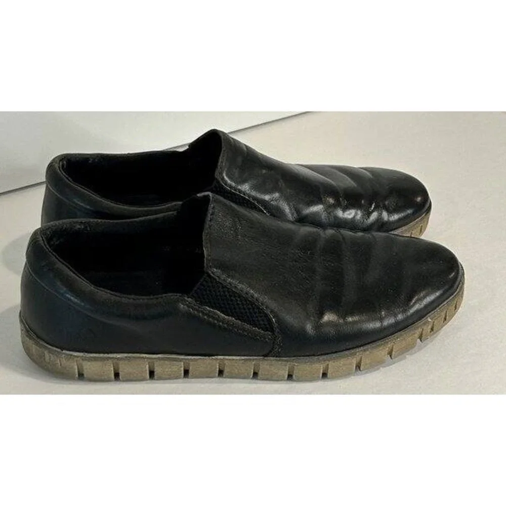 Born Mens Black Leather Slip On Shoes Loafers Tan Sole Size 9.5